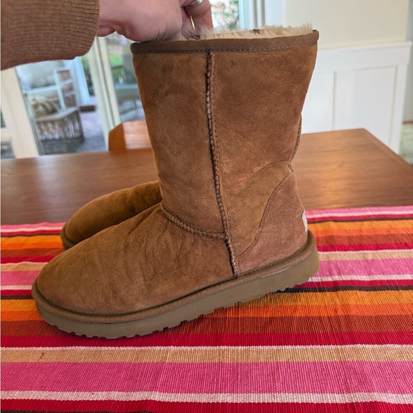 UGG Women’s Classic Short boots in Chestnut EUC size 10 - Picture 4 of 7